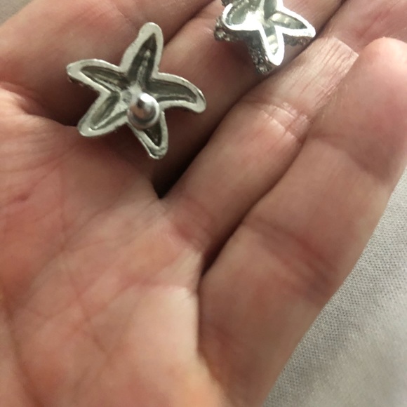 Stella and Dot Starfish pierced earrings - Picture 4 of 5